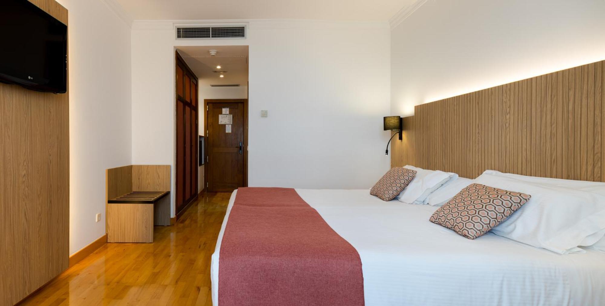 Hotel Silken De 4*