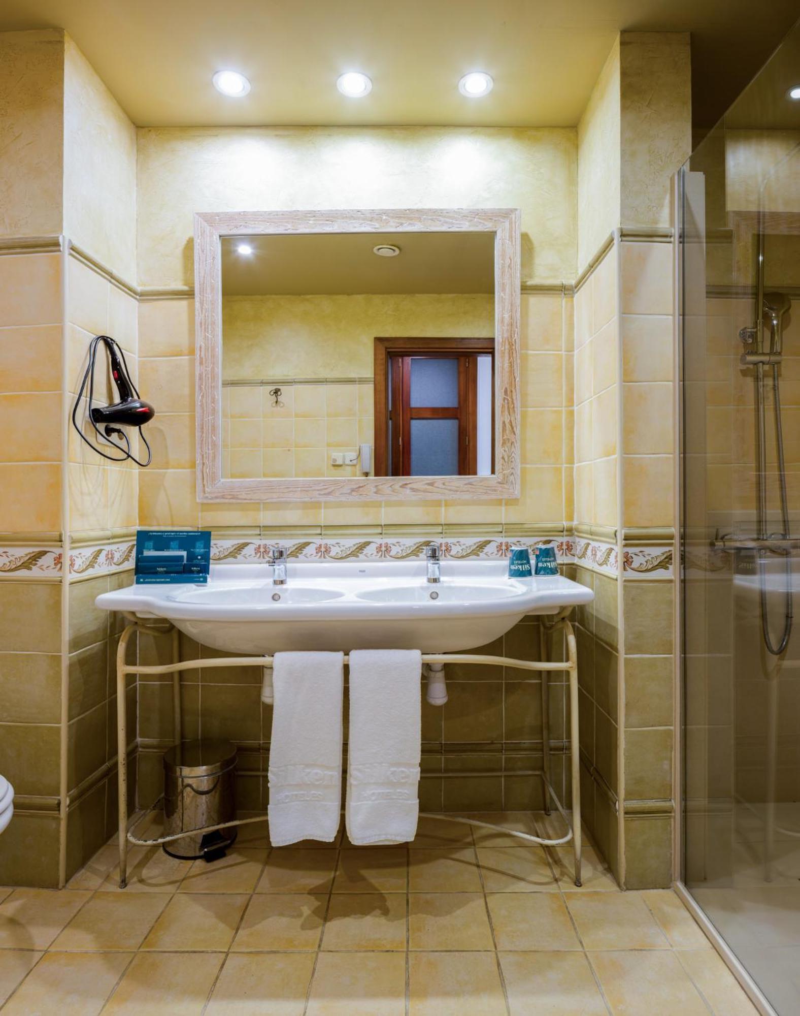 Hotel Silken De 4*